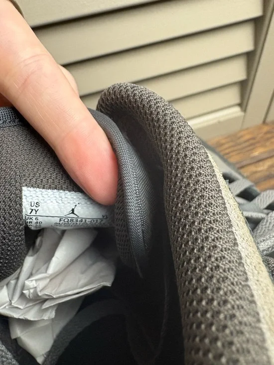 Nike Air Jordan 1 Mid SE in the "Night Stadium" colorway 7Y - Picture 10 of 11